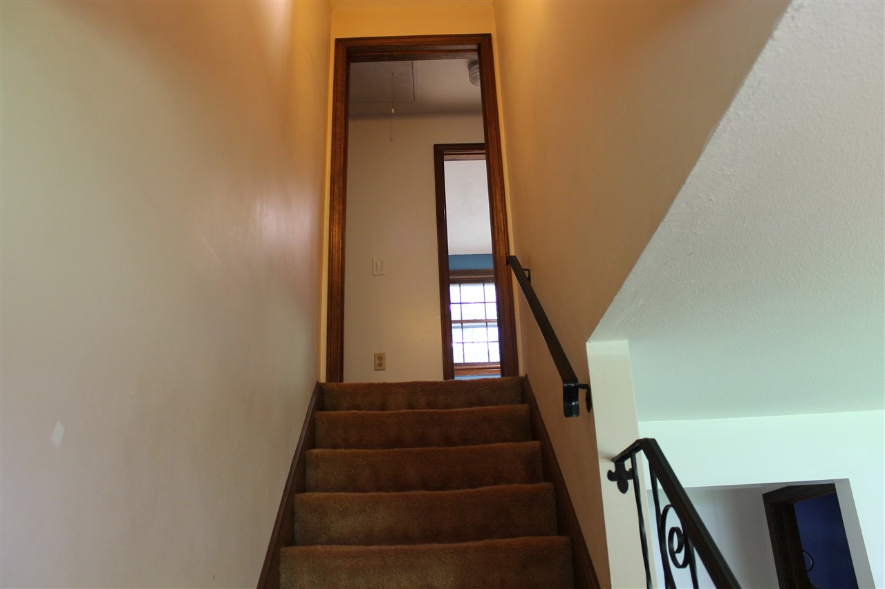 2 Thames Road Derry, NH 03038 - Photo 10 of 16