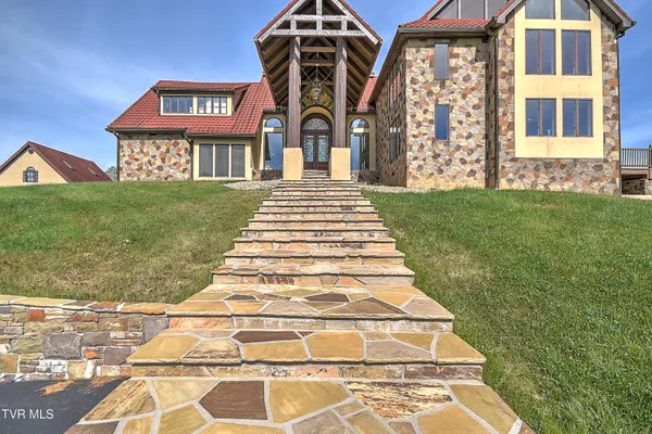 $1,199,999 | 541 Plantation Drive, Richlands, VA 24641