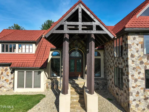$1,199,999 | 541 Plantation Drive, Richlands, VA 24641