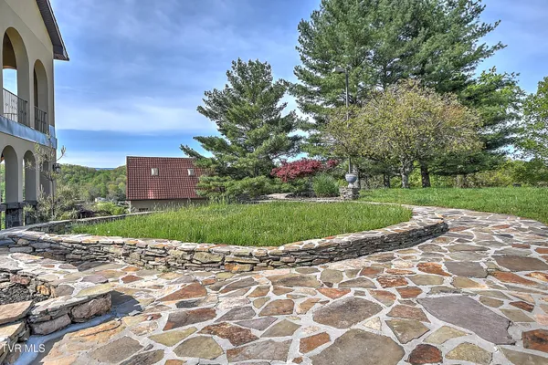 $1,199,999 | 541 Plantation Drive, Richlands, VA 24641