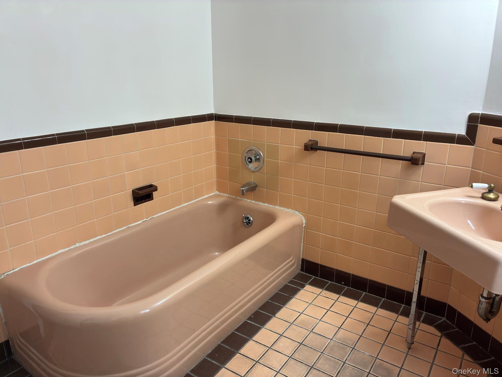 10 Ridge Road Williston Park, NY 11596 - Photo 8 of 26