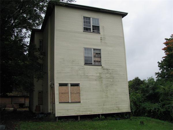 a view of a house with yard and garden