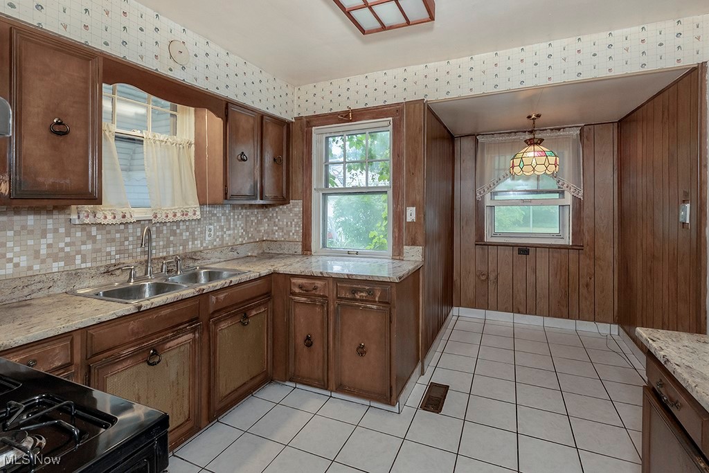 3336 Dellwood Road Cleveland, OH 44118 - Photo 14 of 42