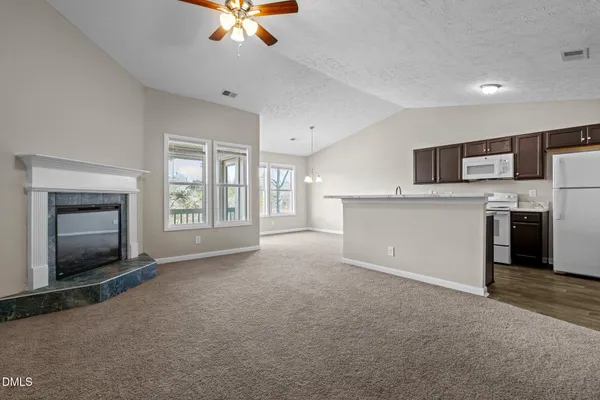 $1,250 | 6748 Willowbrook Drive, Fayetteville, NC 28314