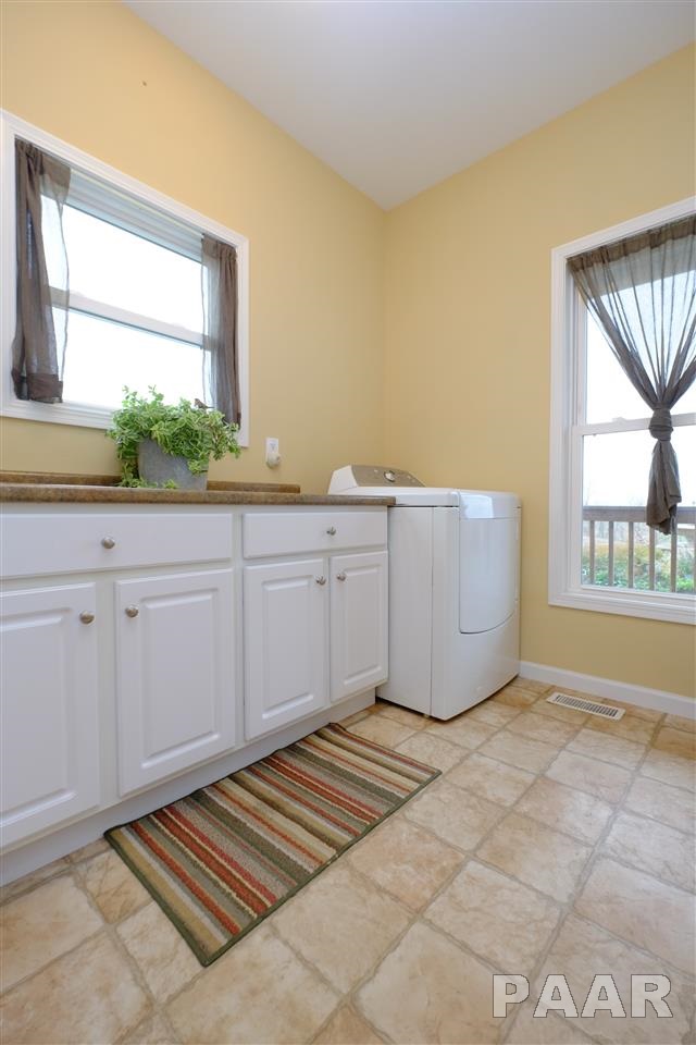 6502 North Wiley Road Elmwood, IL 61529 - Photo 15 of 36 Gallery Image 15