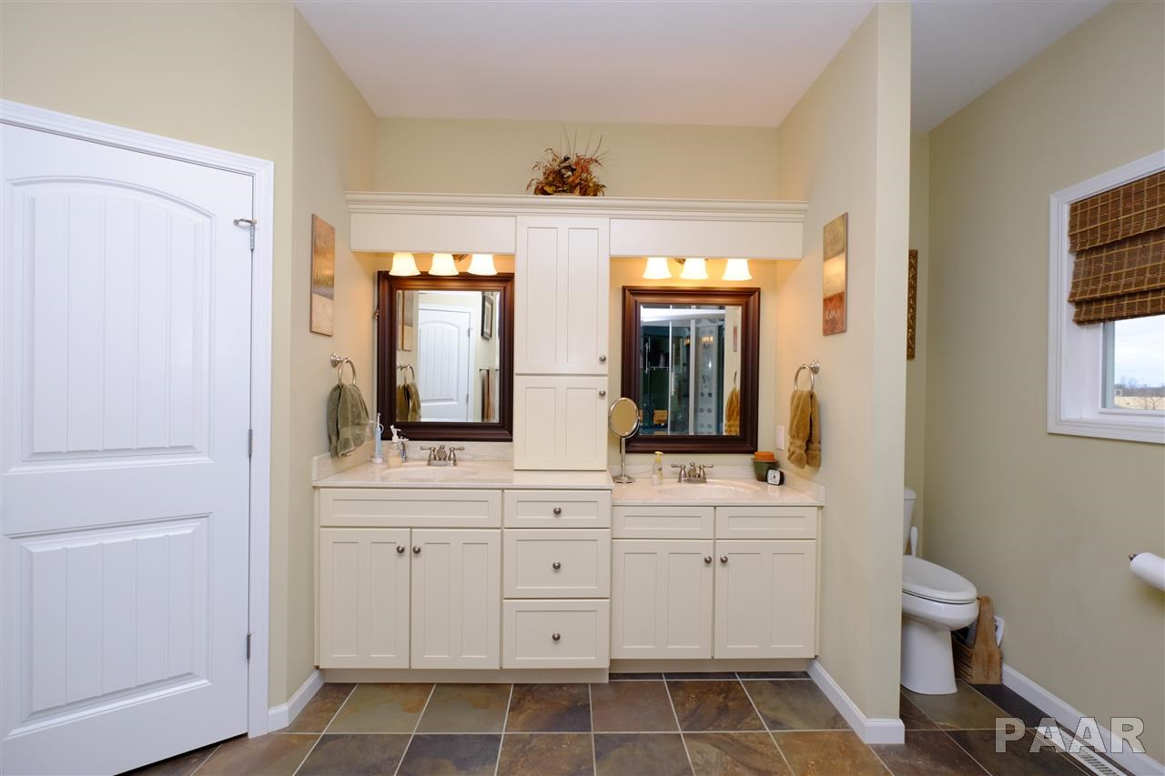 6502 North Wiley Road Elmwood, IL 61529 - Photo 18 of 36 Gallery Image 18