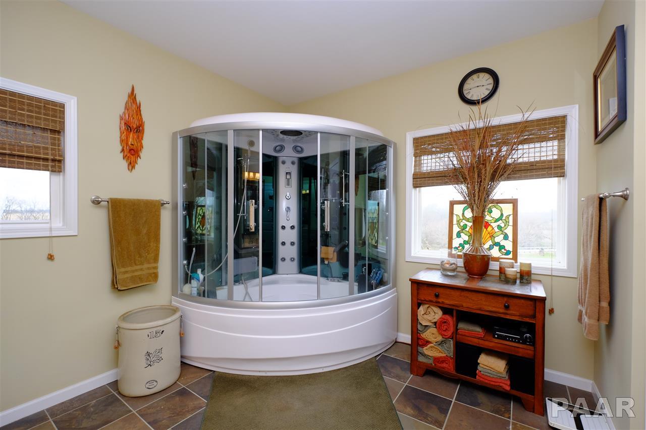 6502 North Wiley Road Elmwood, IL 61529 - Photo 4 of 36 Gallery Image 4