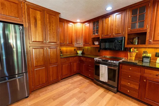 a view of a living room with furniture