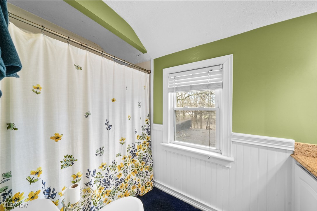 4819 Westbourne Road Cleveland, OH 44124 - Photo 23 of 39 Full bathroom featuring a shower with curtain, toilet, and wainscoting