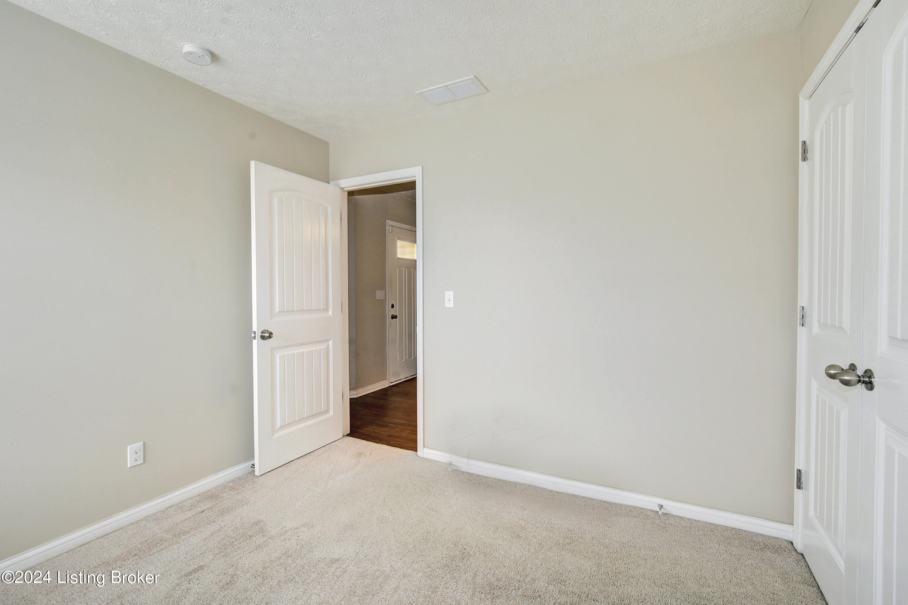 9554 Brooks Bend Road Louisville, KY 40258 - Photo 25 of 37 Bedroom 3 also has a Double Closet