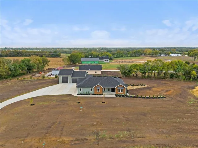 $1,299,000 | 17891 158th Street, Basehor, KS 66007