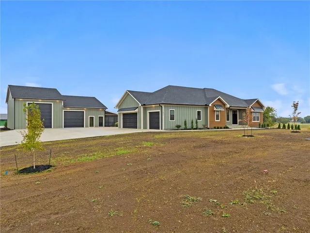 $1,299,000 | 17891 158th Street, Basehor, KS 66007