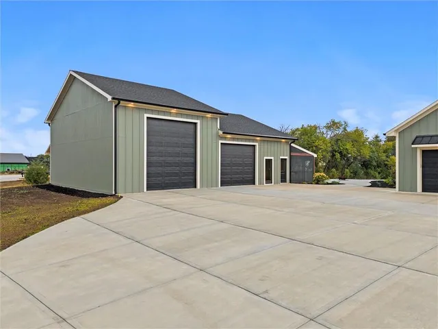 $1,299,000 | 17891 158th Street, Basehor, KS 66007