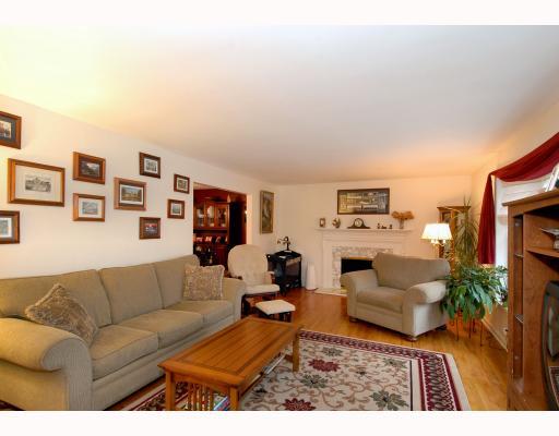 1872 Redcoach Road Allison Park, PA 15101 - Photo 16 of 18 Living Room.