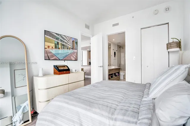 $8,000 | 1300 South Miami Avenue, Unit 2306, Miami, FL 33130