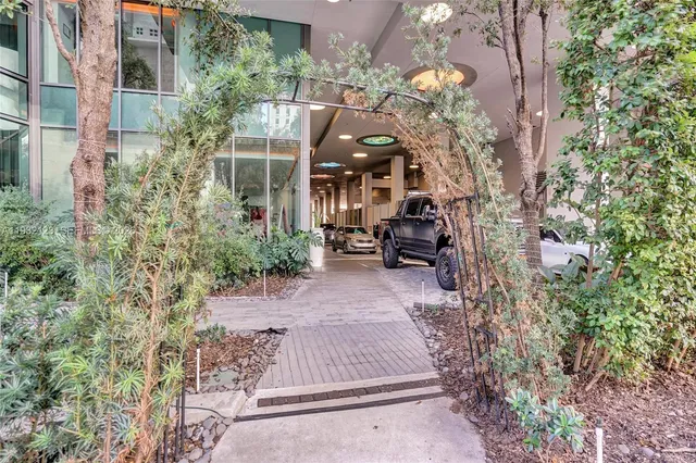 $8,000 | 1300 South Miami Avenue, Unit 2306, Miami, FL 33130