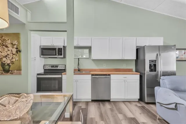 $149,900 | 500 North Jefferson Avenue, Unit C3, Sarasota, FL 34237