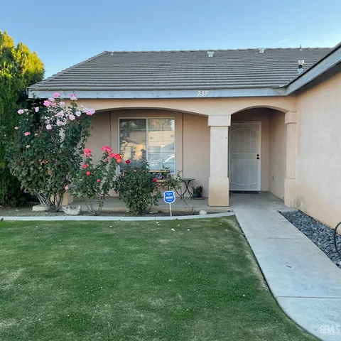 a front view of house with yard