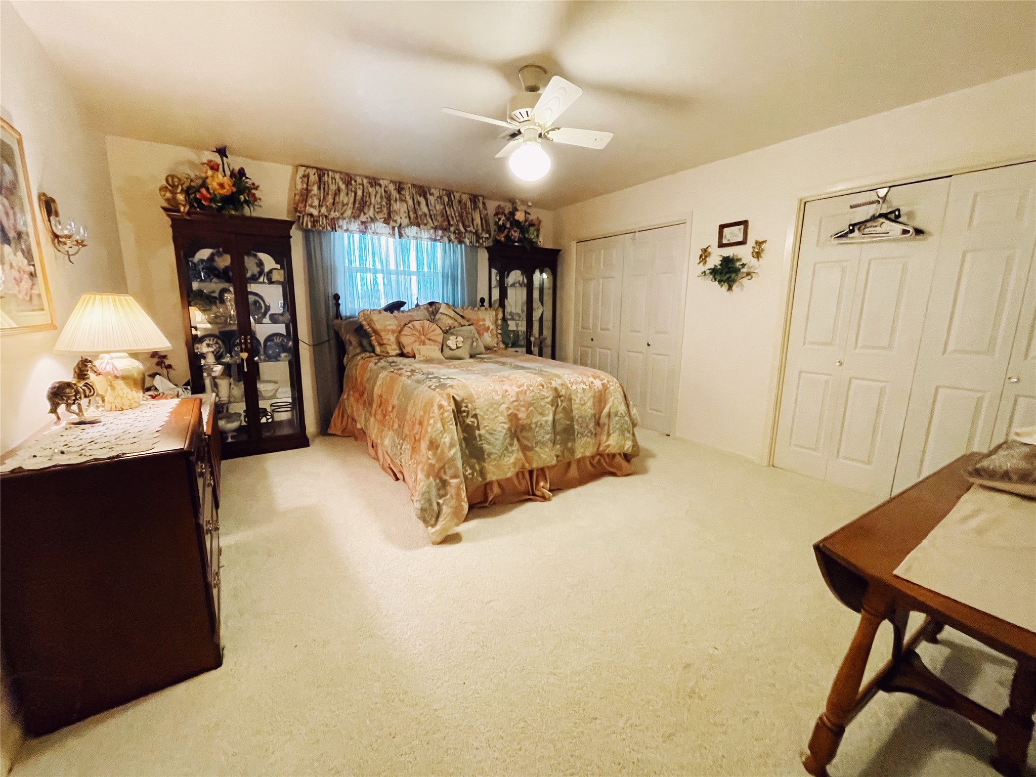 700 Shanklin Road Belton, TX 76513 - Photo 23 of 33 a bedroom with a bed and a table