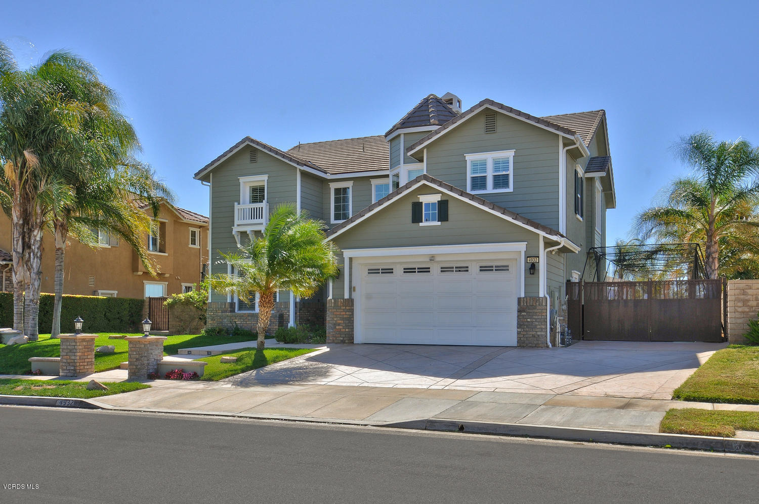 4932 Corral Street Simi Valley, CA 93063 - Photo 4 of 46 4932 Corral Street Simi Valley-large-004