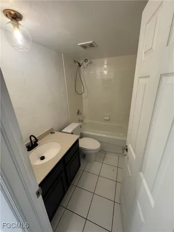 $1,400 | 4803 Sunset Court, Unit 108, Cape Coral, FL 33904