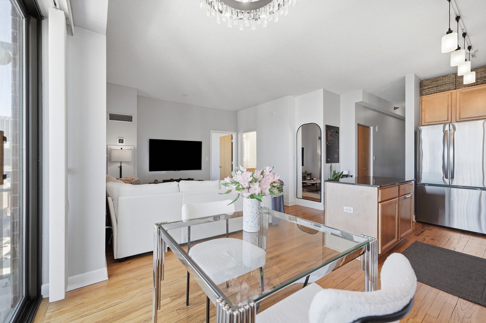 41 East 8th Street, Unit 2905 Chicago, IL 60605 - Photo 3 of 26