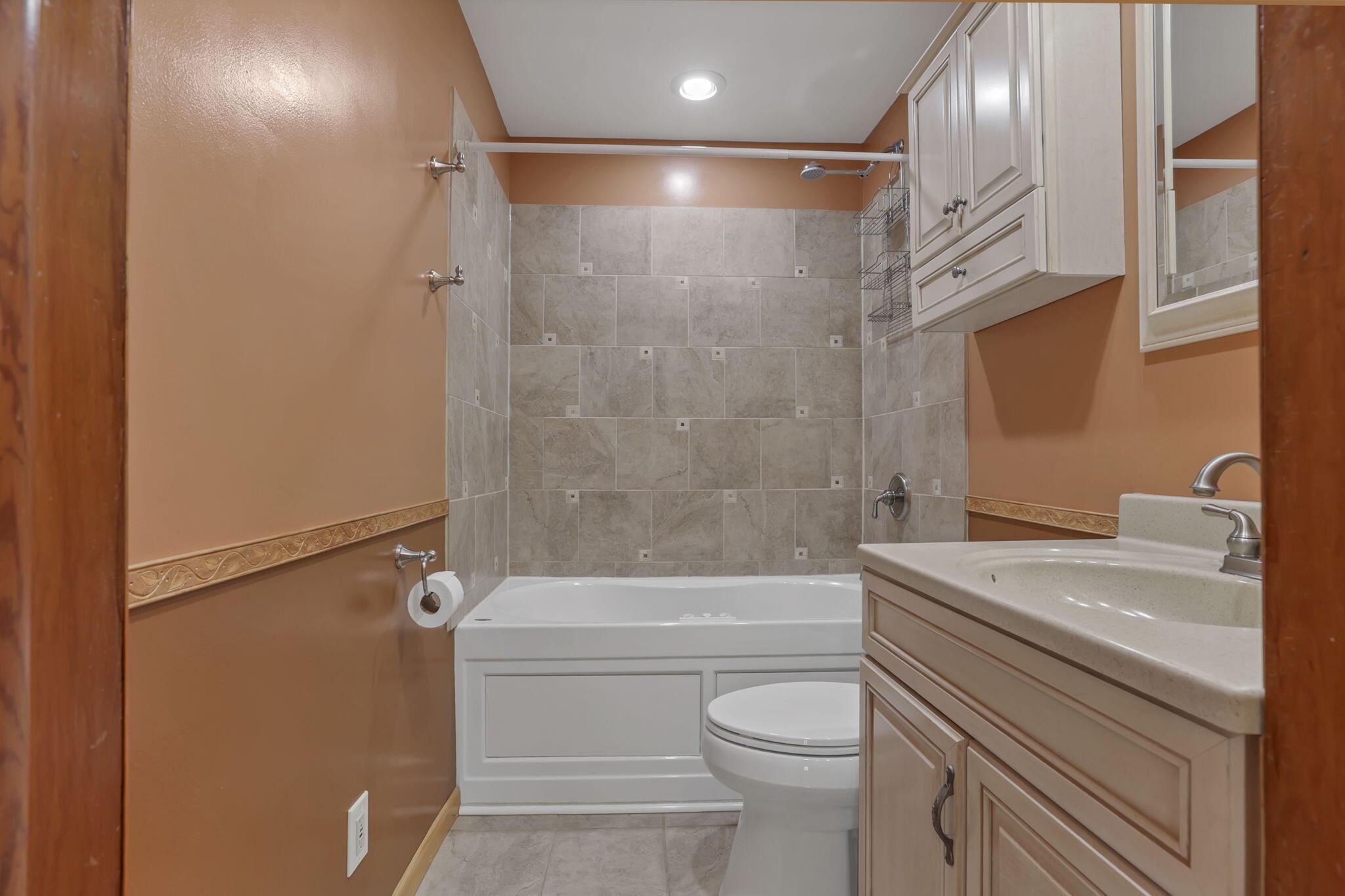 280 Blacks Road Pataskala, OH 43062 - Photo 23 of 61 Full hall bath