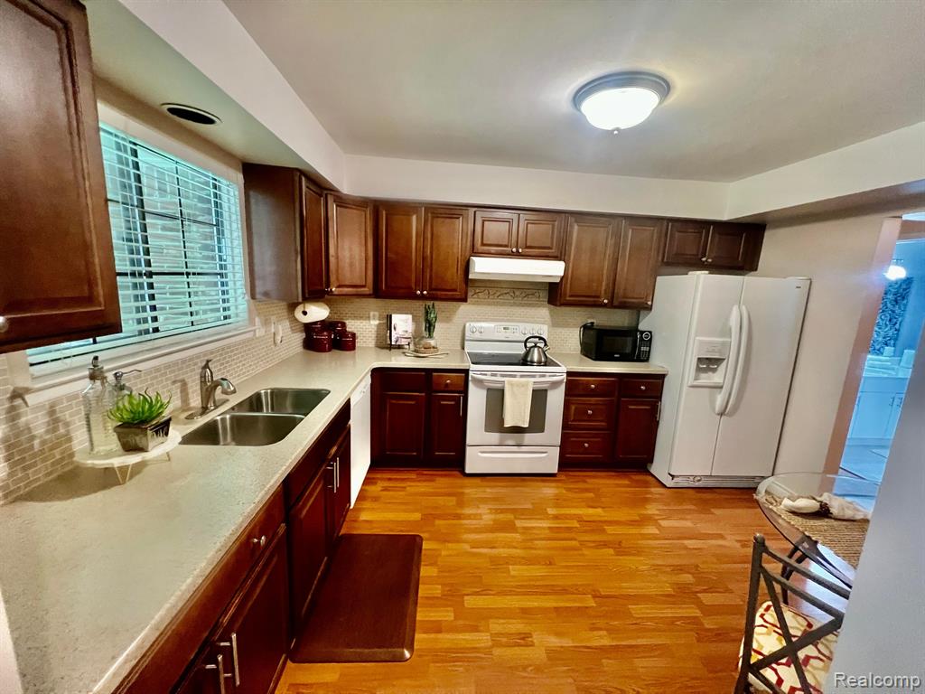 29577 Pine Ridge Circle Farmington Hills, MI 48331 - Photo 3 of 16