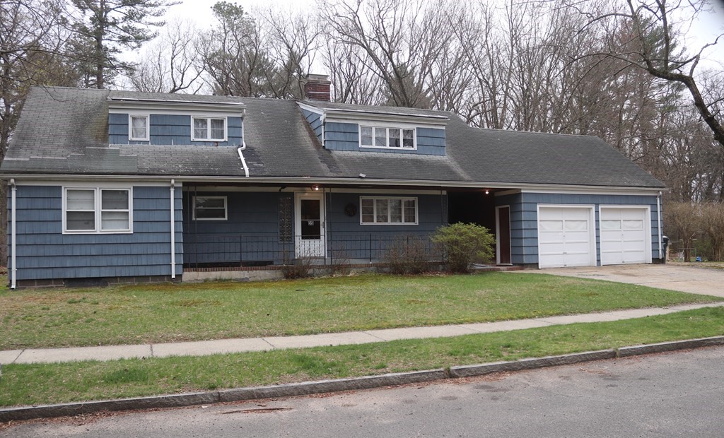 35 Park Road Springfield, MA 01107 - Photo 1 of 23 a view of a yard in front of a house