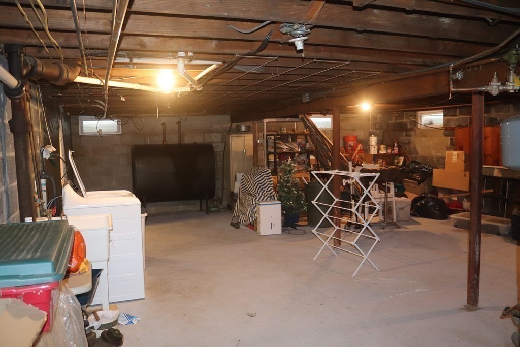 35 Park Road Springfield, MA 01107 - Photo 20 of 23 a view of a room with gym equipment