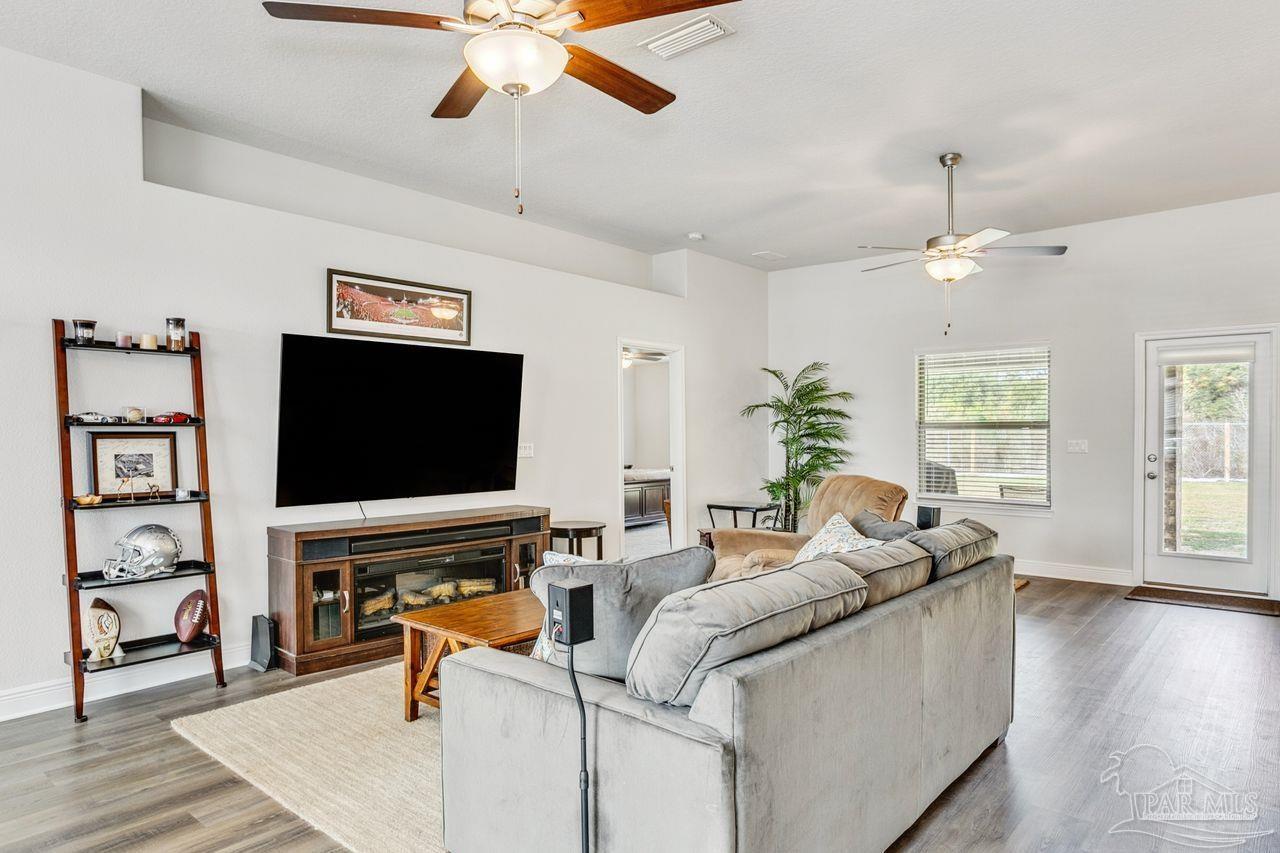 6087 Parsonage Circle Milton, FL 32570 - Photo 11 of 37