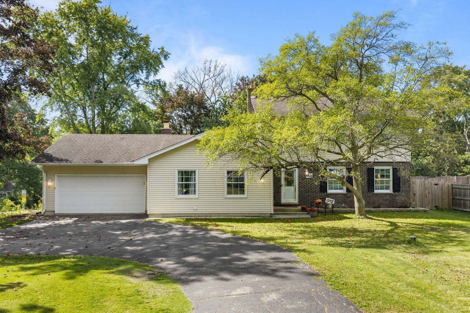 6121 Sands Road Crystal Lake, IL 60014 - Photo 1 of 28 Gallery Image 1