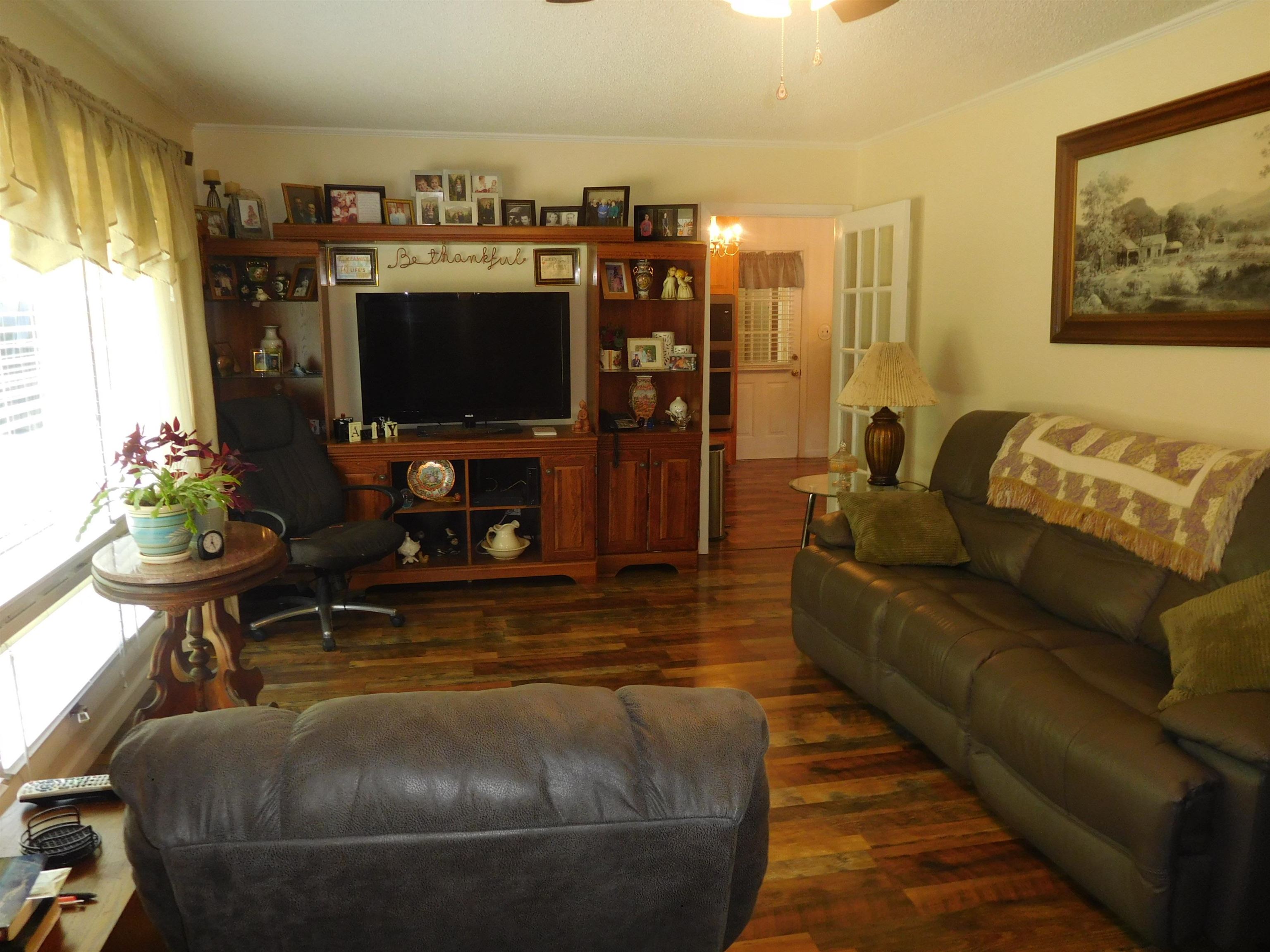 802 Thompson Street Gaffney, SC 29340 - Photo 2 of 23