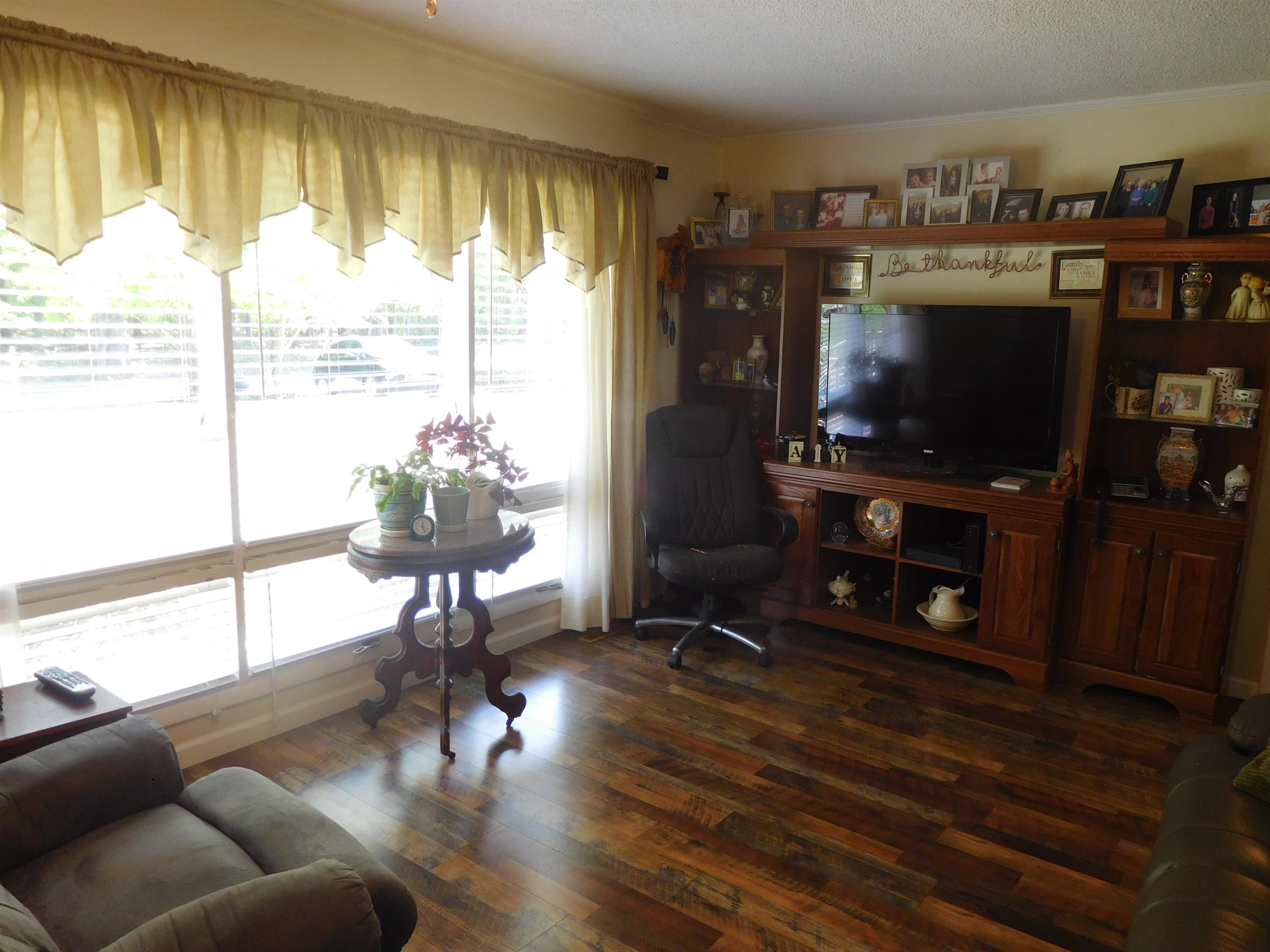 802 Thompson Street Gaffney, SC 29340 - Photo 3 of 23