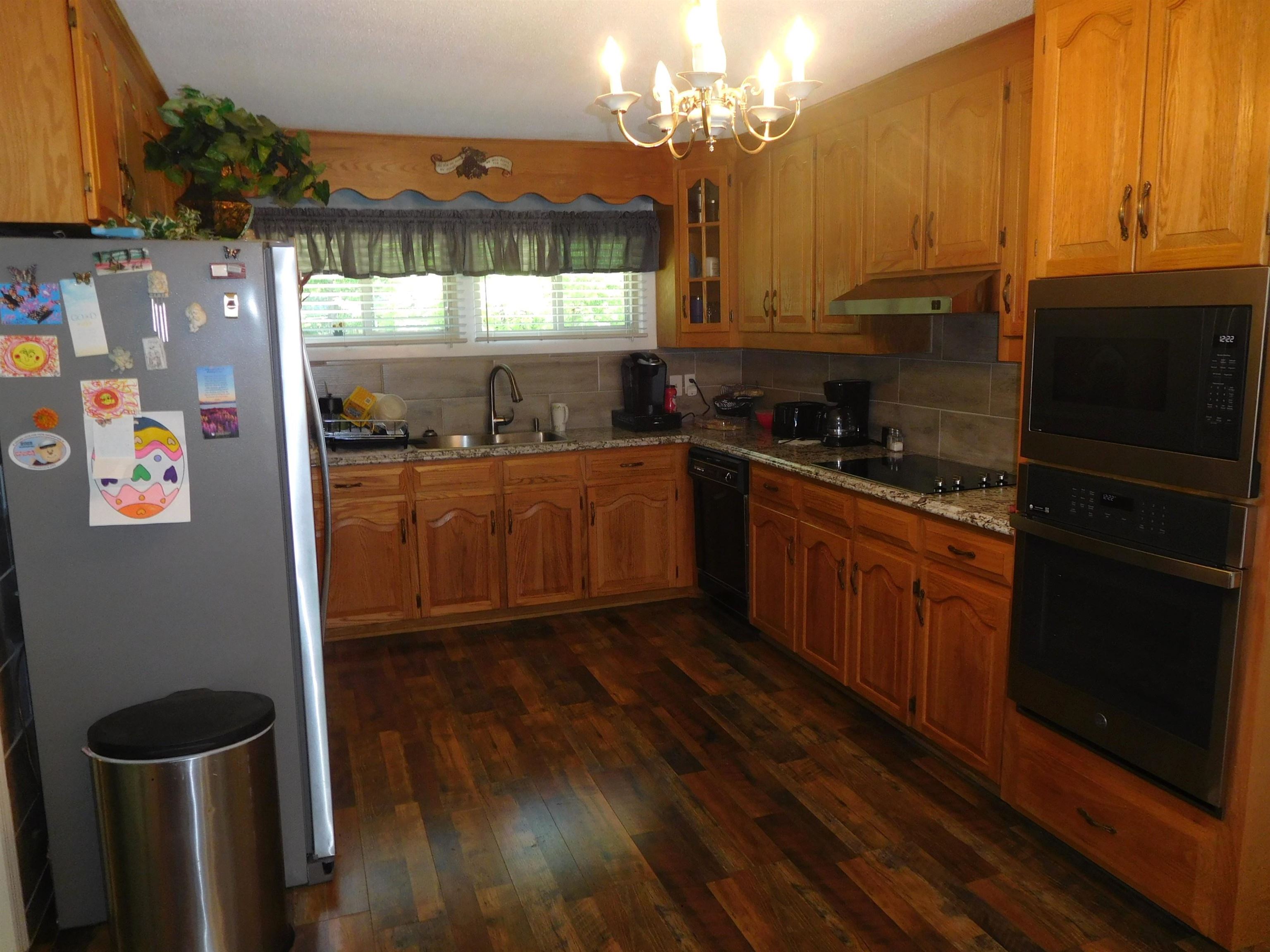 802 Thompson Street Gaffney, SC 29340 - Photo 5 of 23