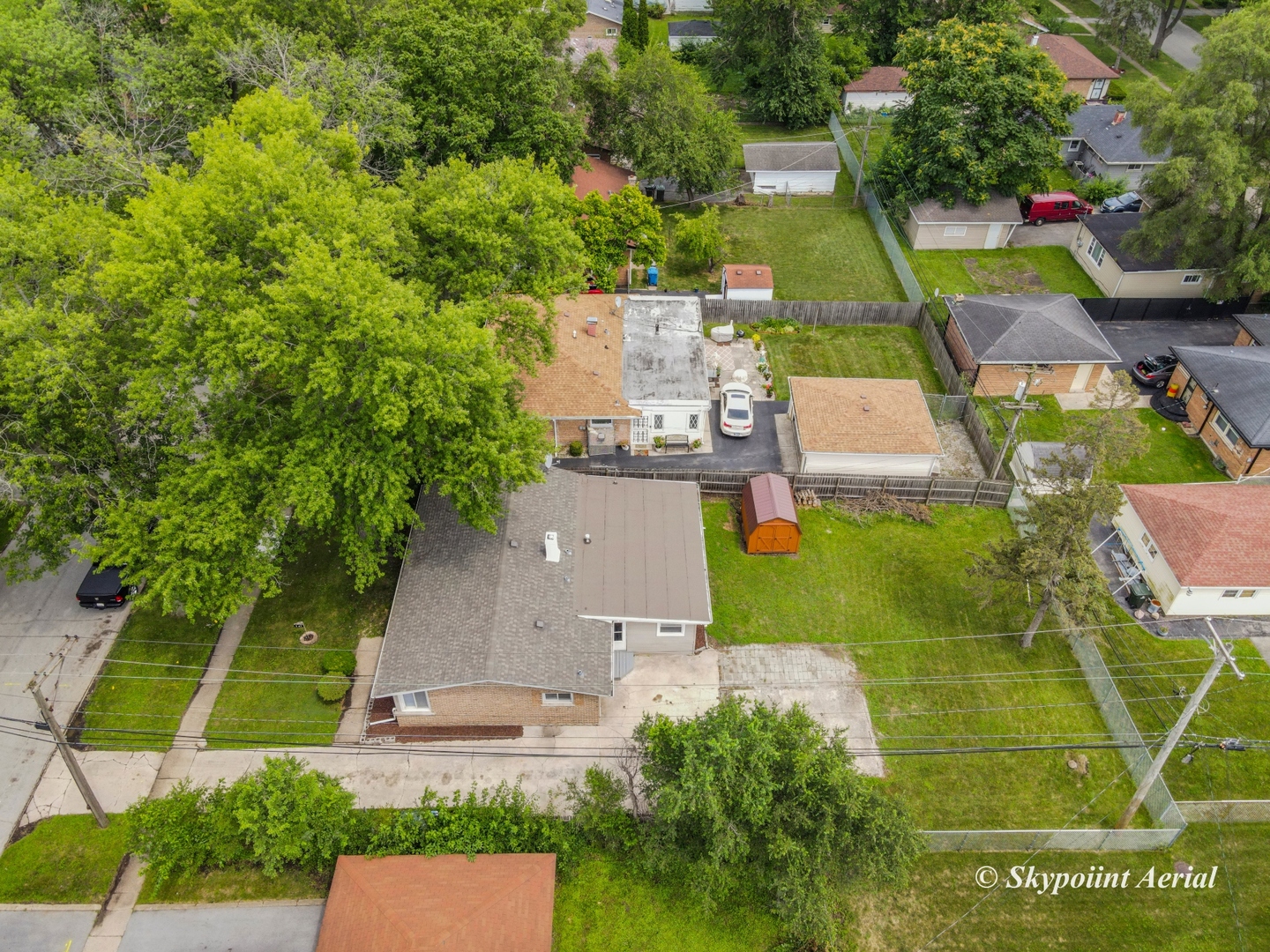 3145 Nottingham Avenue Markham, IL 60428 - Photo 15 of 27 an aerial view of a house with a garden