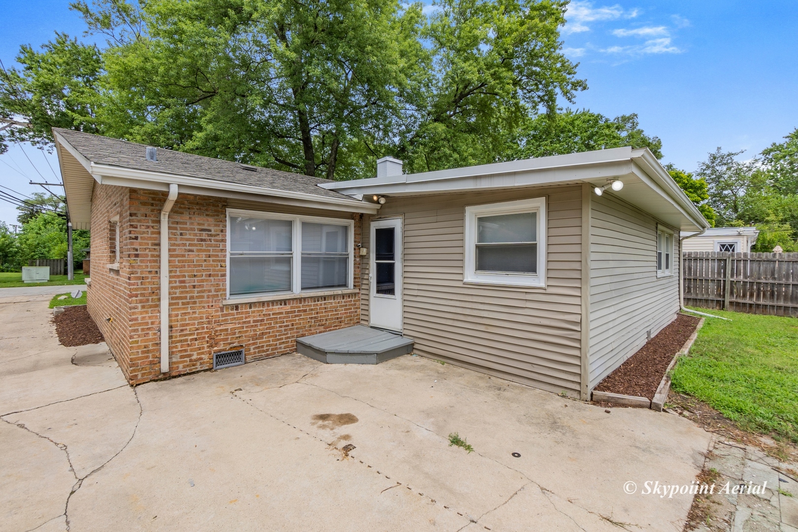 3145 Nottingham Avenue Markham, IL 60428 - Photo 19 of 27 a front view of a house with a garage