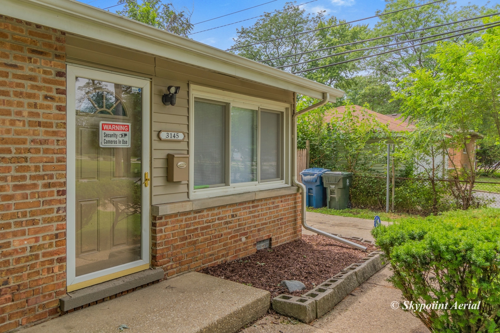 3145 Nottingham Avenue Markham, IL 60428 - Photo 3 of 27 a view of a entrance door of the house