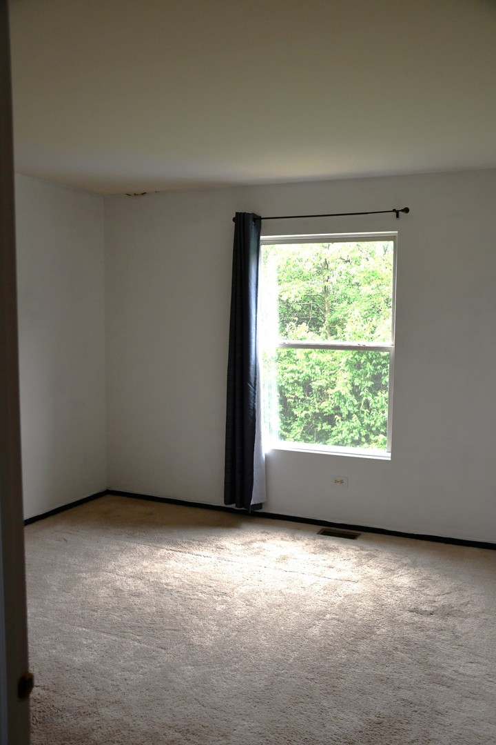 25219 Faraday Road Manhattan, IL 60442 - Photo 11 of 18 an empty room with a window
