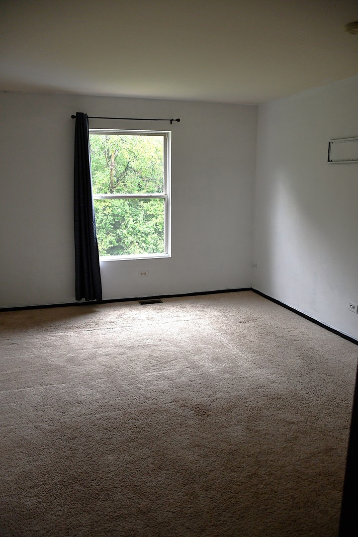 25219 Faraday Road Manhattan, IL 60442 - Photo 12 of 18 an empty room with a window