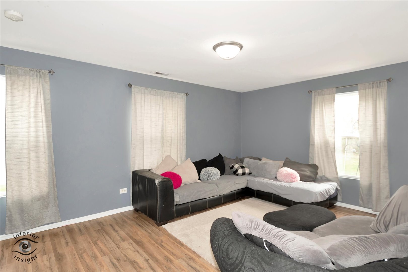 25219 Faraday Road Manhattan, IL 60442 - Photo 4 of 18 a living room with furniture and a window