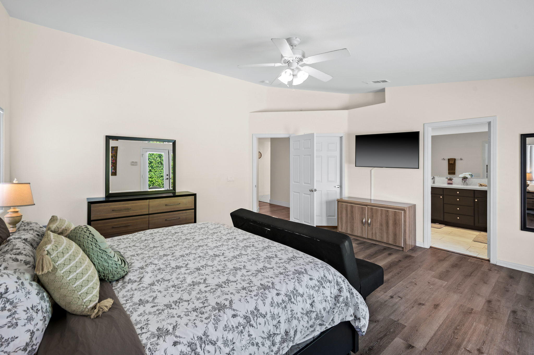 68210 Empalmo Road Cathedral City, CA 92234 - Photo 20 of 34 a bedroom with a bed and a chandelier