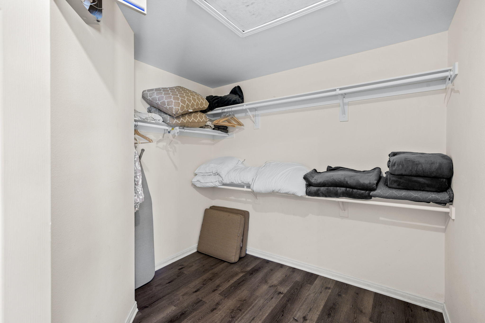 68210 Empalmo Road Cathedral City, CA 92234 - Photo 21 of 34 a utility room with dryer and washer