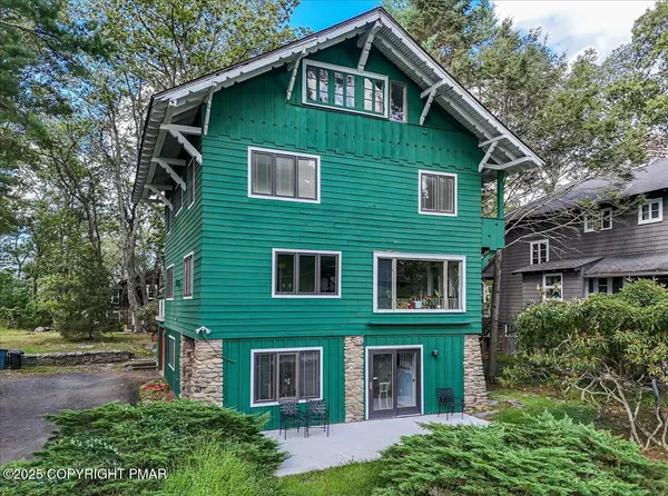 $460,000 | 119 Falls Drive, Buck Hill Falls, PA 18326