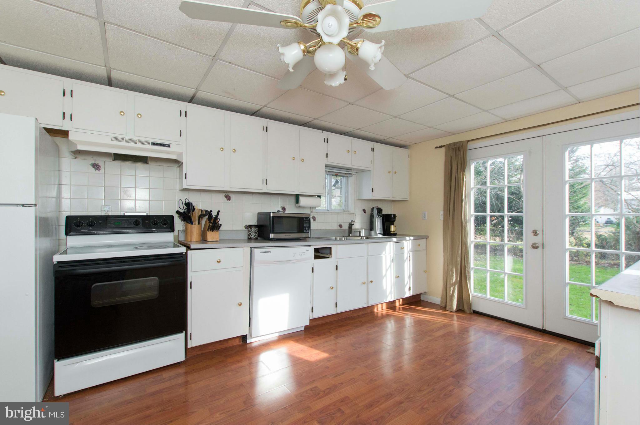 2336 Ruth Avenue Baltimore, MD 21219 - Photo 3 of 30 Kitchen