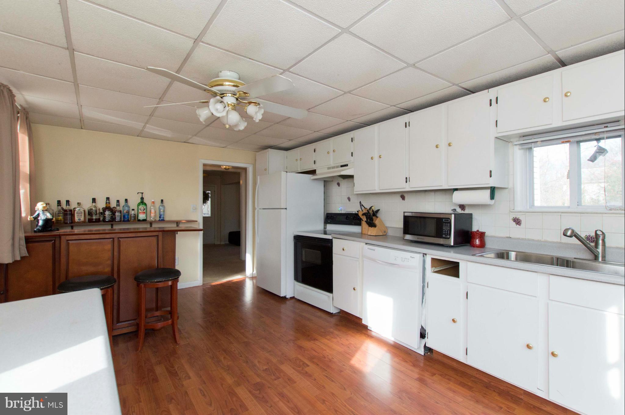 2336 Ruth Avenue Baltimore, MD 21219 - Photo 4 of 30 Kitchen