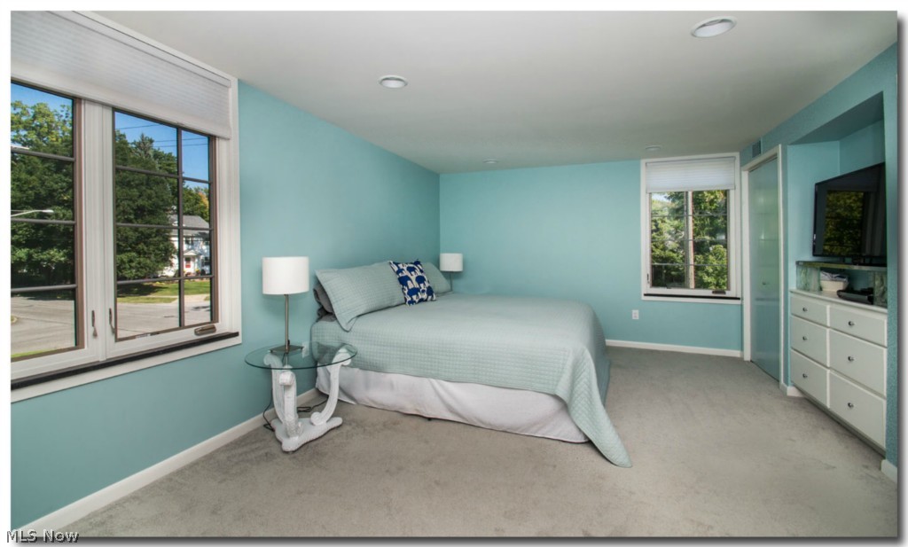 2424 Stratford Road Cleveland, OH 44118 - Photo 12 of 25 Gallery Image 12