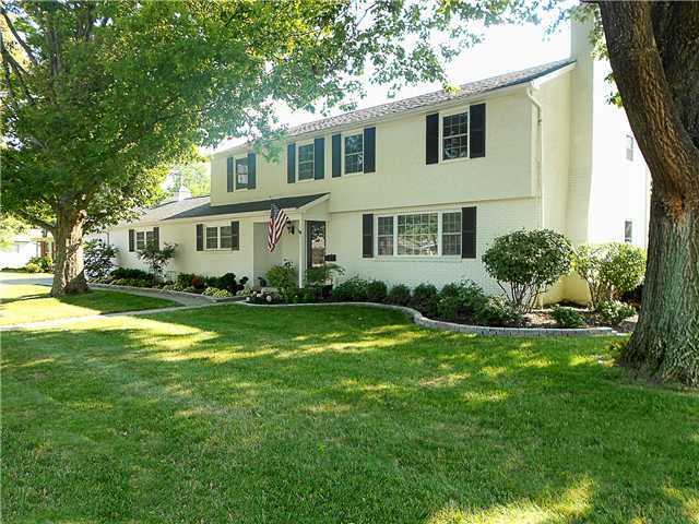 3260 Kirkham Road Columbus, OH 43221 - Photo 2 of 25