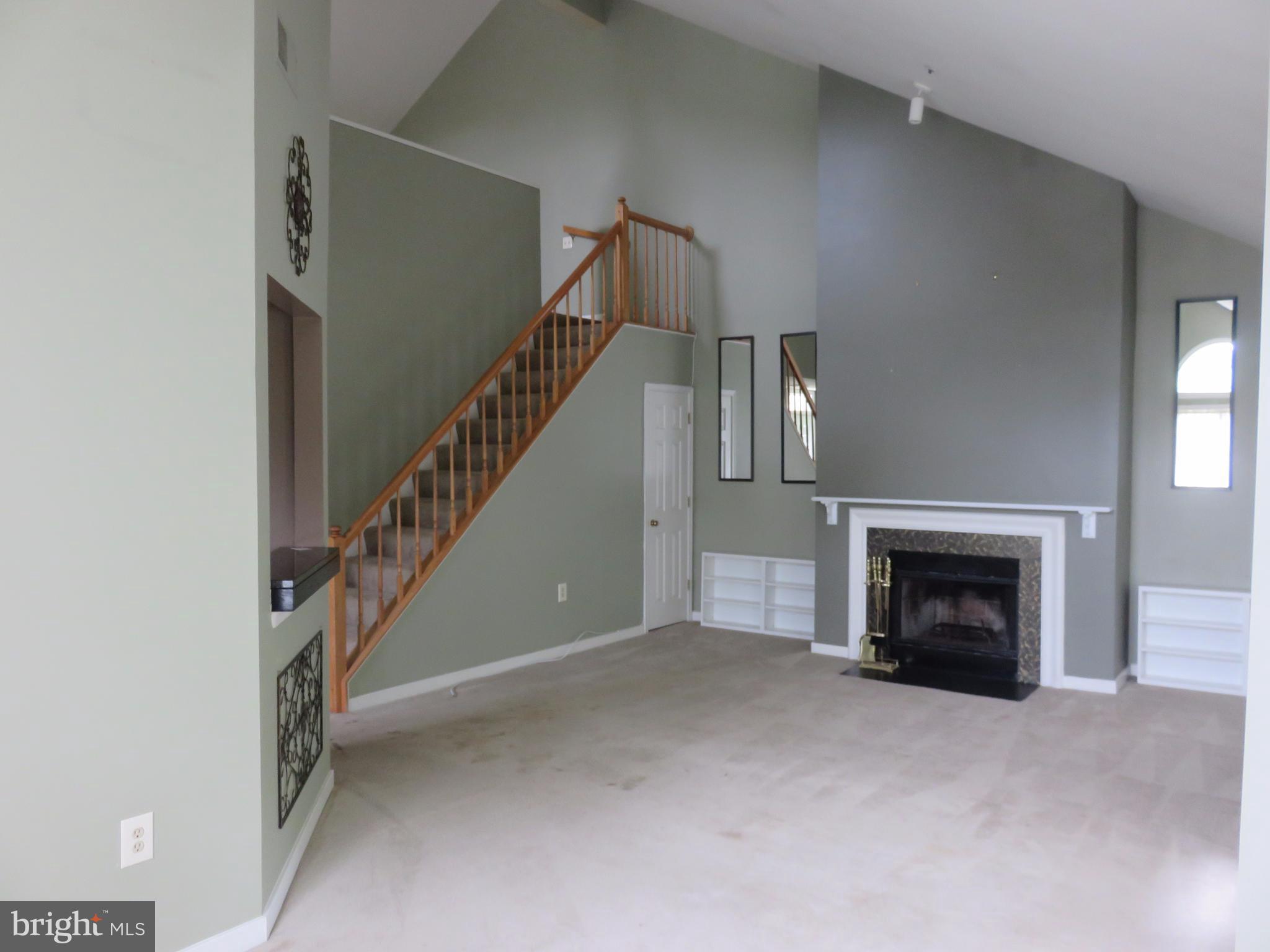 325 Pleasanton Road, Unit B24 Westminster, MD 21157 - Photo 5 of 17 Living Room