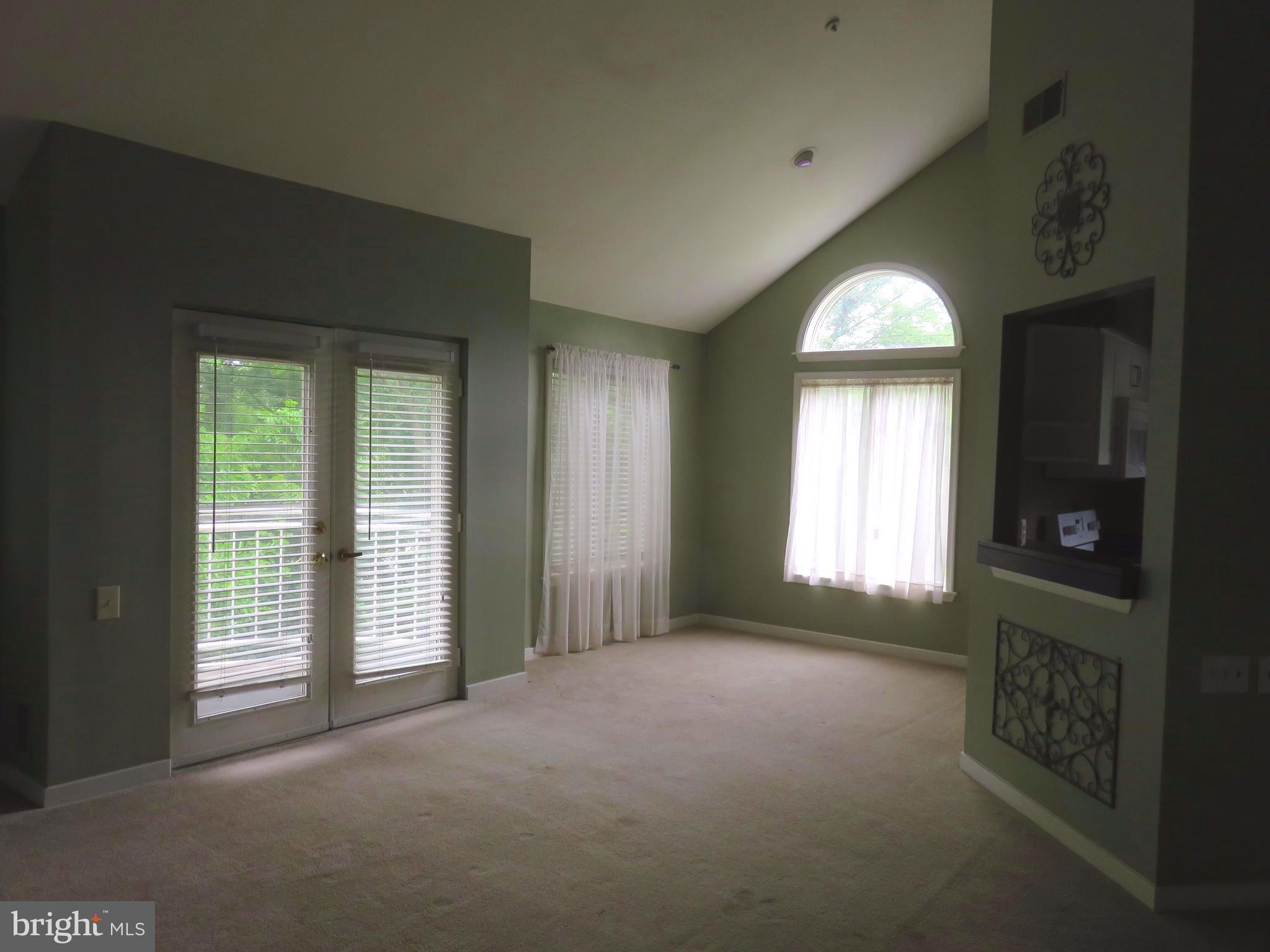 325 Pleasanton Road, Unit B24 Westminster, MD 21157 - Photo 6 of 17 Dining Room